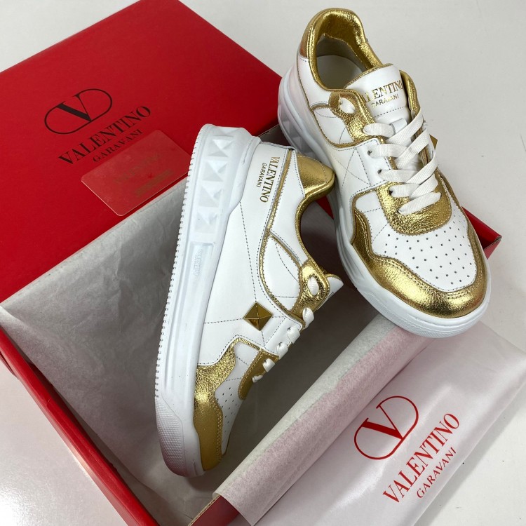 VALENTİNO GARAVANİ ONE STUD LOW TOP SNEAKERS GOLD